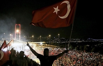 Türkiye'nin en karanlık gecesinde neler yaşandı?