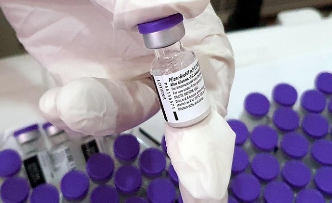 AB: BioNTech-Pfizer’in 100 günde aşısını varyantlara karşı uyarlaması gerekiyor