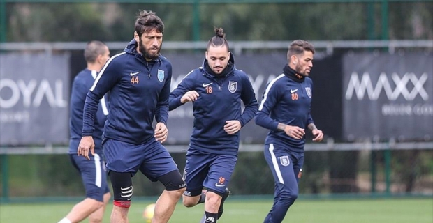 Başakşehir'de Emre Belözoğlu antrenmana çıkmadı