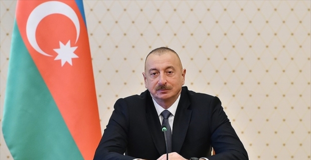 Azerbaycan'da Aliyev cumhurbaşkanlığına yeniden aday