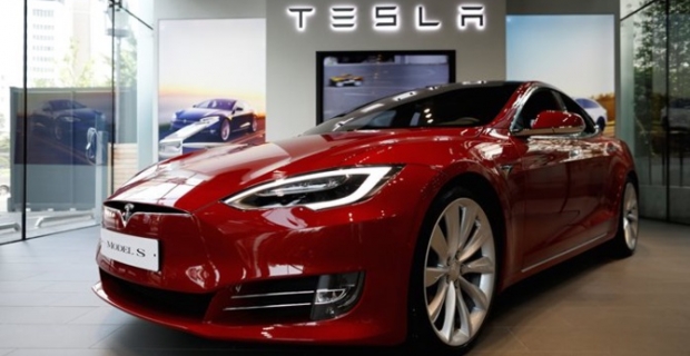 Tesla 123 bin aracını geri çağırıyor