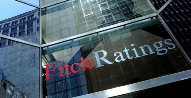 Fitch, Türkiye'nin kredi notunu düşürdü
