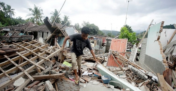 Endonezya’daki depremde ölü sayısı 387'ye yükseldi