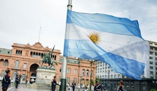 Arjantin 10 bakanlığını kapatıyor