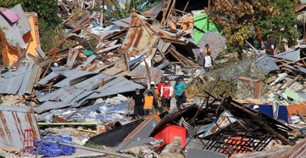 Endonezya'daki depremde ölü sayısı 1558 oldu