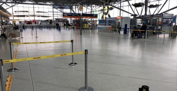 Almanya'da havalimanı güvenlikçilerinden uyarı grevi