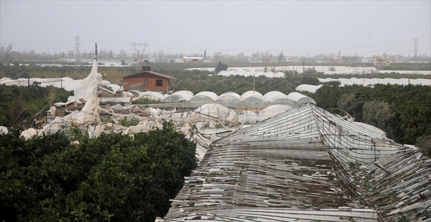 Antalya'da bin dönümün üzerinde serada hasar var