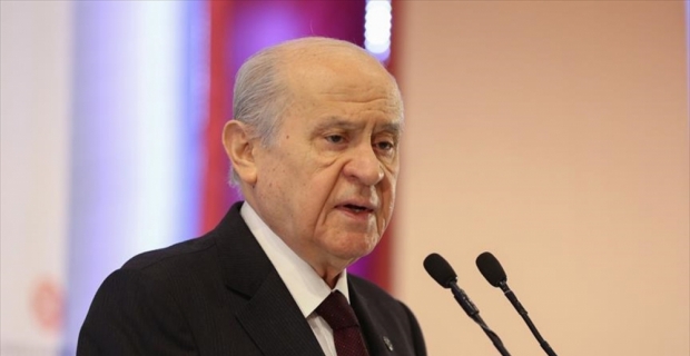 Bahçeli: Sanatın siyasetteki sertlikleri yumuşatacağı kanaatindeyim