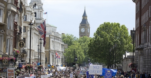 İngiltere'de Brexit kaosu derinleşti