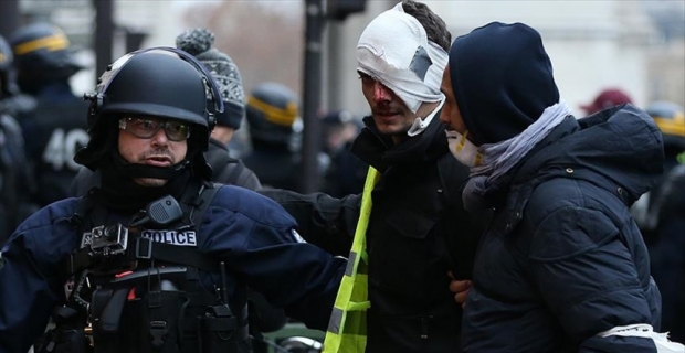 Paris'teki gösteride 167 gözaltı