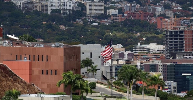 Venezuela'daki Amerikalı diplomatlar ülkelerine döndü