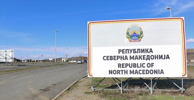 Makedonya-Yunanistan sınırına 'Kuzey Makedonya' tabelası konuldu