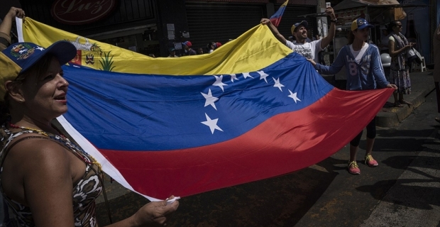 Venezuela'da muhalefet 'yardımları' beyaz giyerek ülkeye sokmayı deneyecek