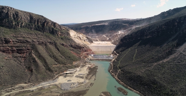 Türkiye'nin ikinci büyük sulama barajı hızla yükseliyor