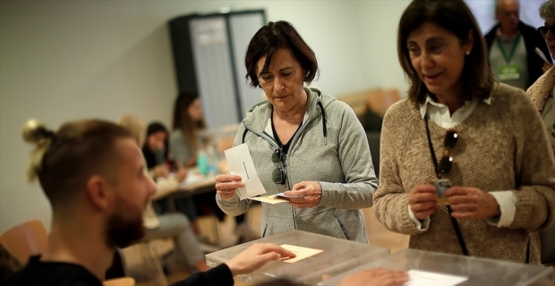 Ayrılıkçı Katalanlar İspanya'da seçimlerden güçlenerek çıktı