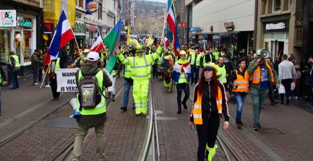 Hollanda'da sarı yelekliler 19'uncu kez hükümeti protesto etti