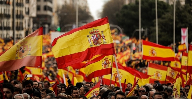İspanya demokrasi tarihinin en karışık genel seçimine gidiyor