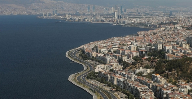İzmir'de belediyeler 4 partiye dağıldı