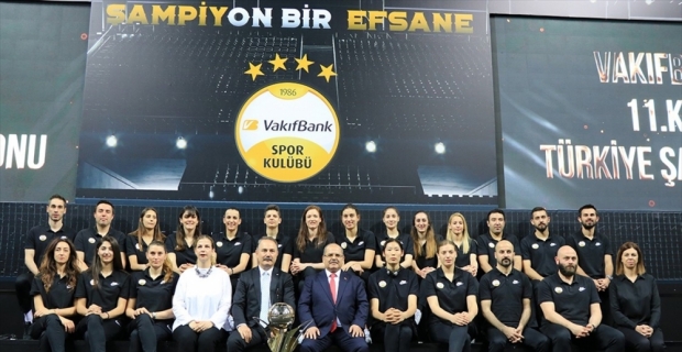 Şampiyon VakıfBank basınla buluştu