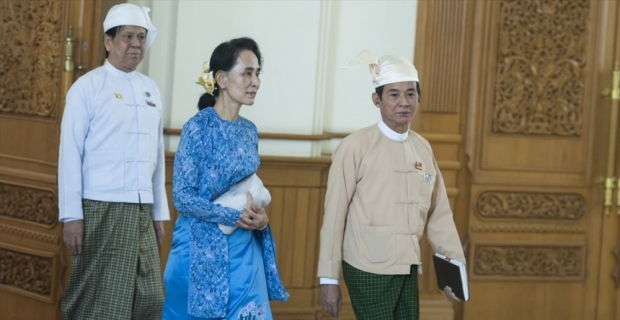 Myanmar lideri Suu Çii aşırı sağa yaklaşıyor