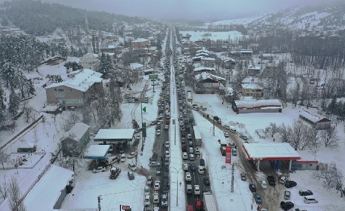 Deprem bölgesinde akaryakıt sıkıntısı yaşanıyor: 'Hasar ve trafik yüzünden sorunlar yaşanıyor'