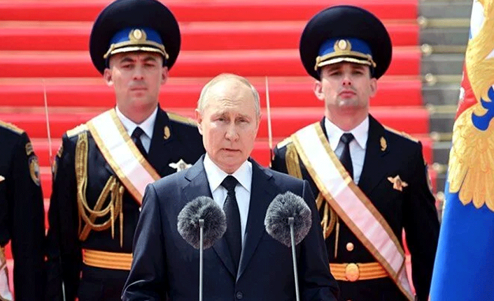 Putin ayaklanmalardan sonra ordu karşısına çıktı
