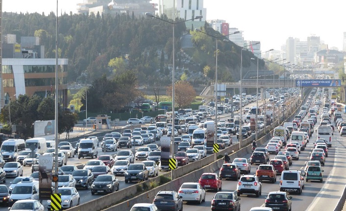 Trafikteki araç sayısı 220 bin 187 arttı