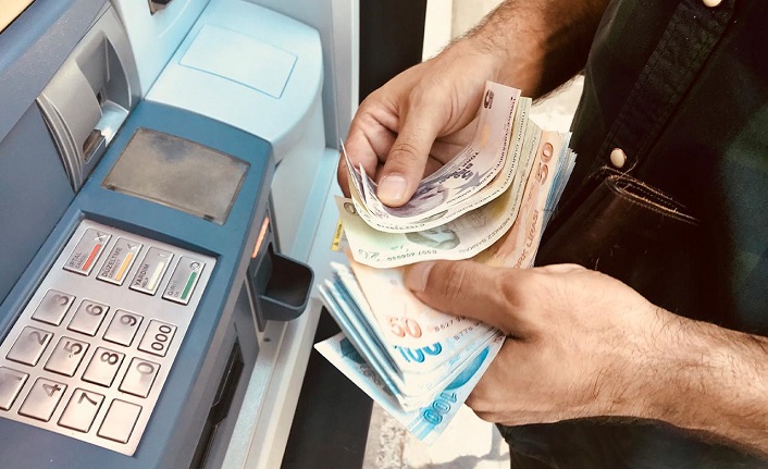 Emekliler 4 bin lira seyyanen zam istedi