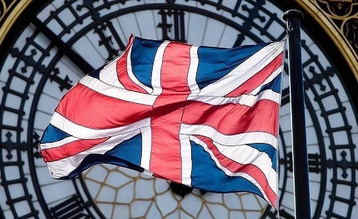 İngiliz ekonomisi 2024 sonunda yüzde 60 riskle resesyona girebilir