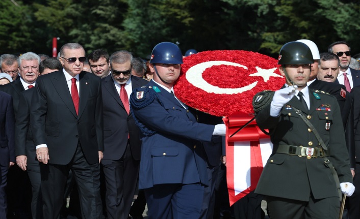 Cumhurbaşkanı Erdoğan ve devlet erkanı Anıtkabir'i ziyaret etti
