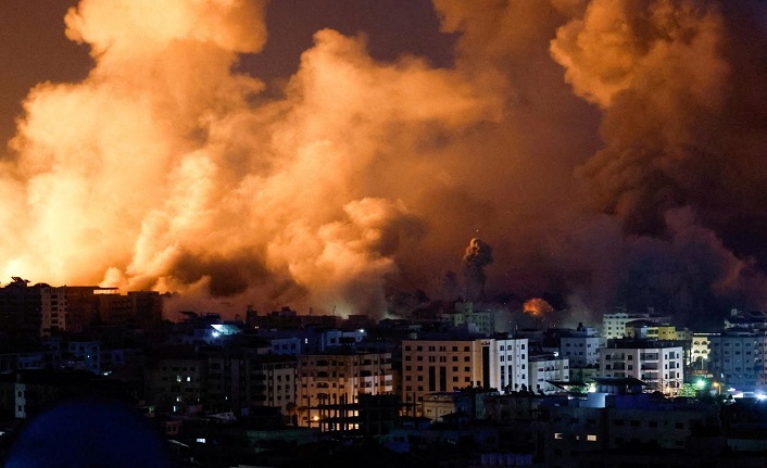 İsrail Gazze'de 320 noktayı vurdu: 400 kişi hayatını kaybetti