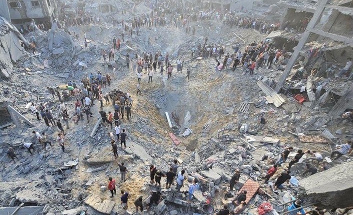 İsrail Cibaliya Mülteci Kampı'nı vurdu: 100'den fazla ölü var