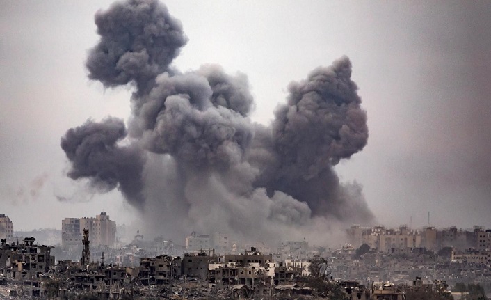 İsrail ordusu Gazze Şeridi'ni bombalamaya başladı