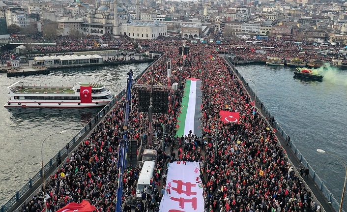 250 bin kişi şehitler ve Filistinliler için yürüdü