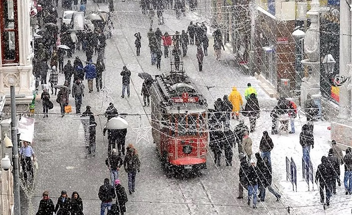 Sıcaklık 10 derece düşüyor, kar geliyor