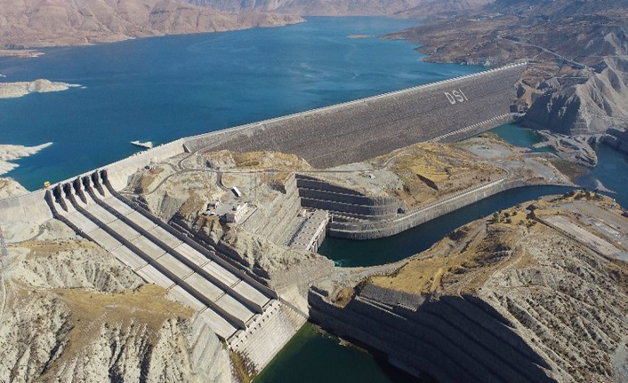 Türkiye'de her üç lambadan biri HES'lerin enerjisini kullanıyor