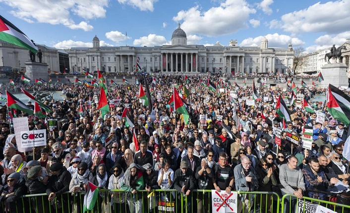 İngiltere'de yüz binlerce kişi 'Gazze'de acil ateşkes' için ulusal yürüyüş düzenledi