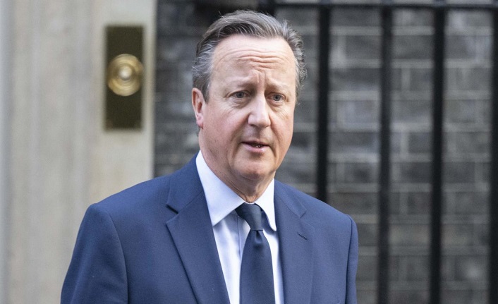 İngiltere Dışişleri Bakanı Cameron İsrail'i yardım geçişini engellemekle suçladı