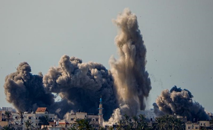 İsrail ordusu, Gazze'nin kuzeyi ile güneyine saldırılarını sürdürdü