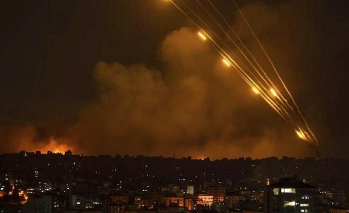 Katil İsrail'in 8 Ekim'den beri Lübnan'a saldırılarında ölenlerin sayısı 2 bin 11'e çıktı