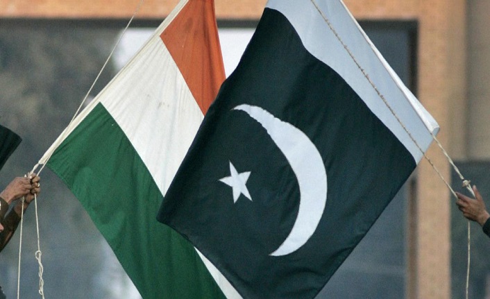 Hindistan, hava sahasını Pakistan'a ait uçuşlara kapattı