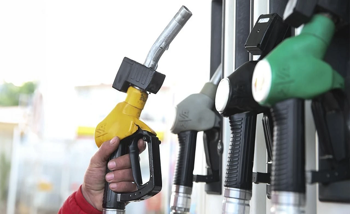 Benzin ve motorine zam geldi: Litre fiyatı 50 lirayı aştı