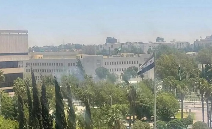 İsrail, Suriye'nin başkenti Şam'da Genelkurmay Başkanlığı ve Cumhurbaşkanlığı Sarayı'nı vurdu