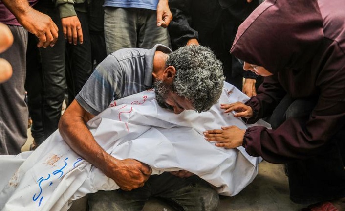 Katil İsrail'in Gazze'ye saldırılarında can kaybı 58 bini geçti