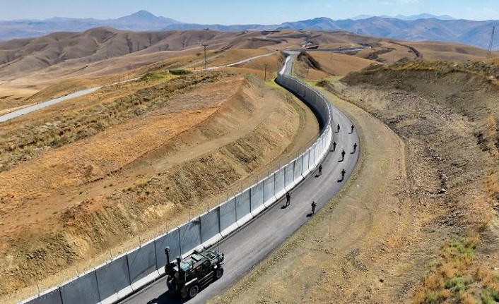 Türkiye'nin kara sınırlarının yaklaşık yüzde 44'üne güvenlik duvarı örüldü