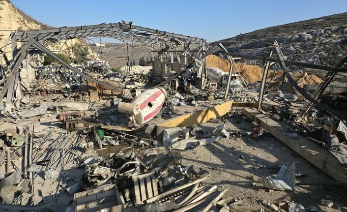 Soykırımcı İsrail ordusu, Lübnan'ın güneyinde çok sayıda binayı yıktı