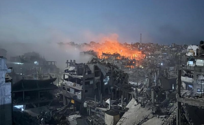 Katil İsrail ateşkese rağmen Gazze'nin güney ve kuzeyini vurdu