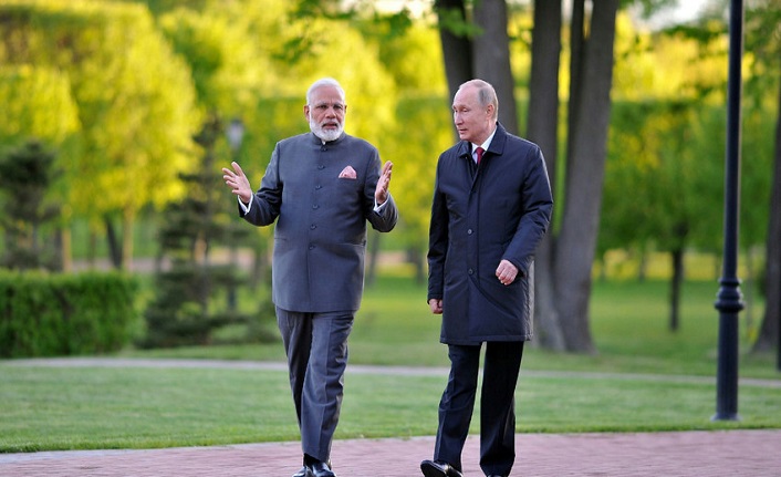 Rus lider üç yıl sonra Yeni Delhi'de: Putin-Modi görüşmesinde petrol ve silah gündemi