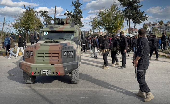 Suriye'de Aleviler federalizm talebiyle gösteri yaptı, Sünni gruplar sokağa indi: 3 ölü, 60 yaralı