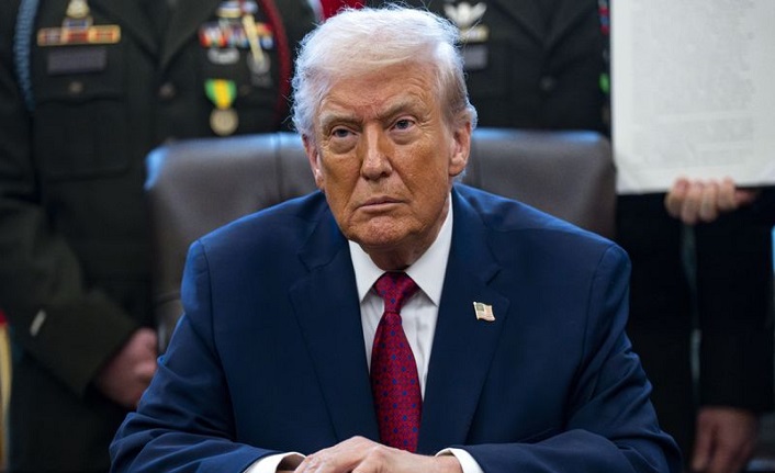 Trump'tan, yaptırıma tabi tüm Venezuela kaynaklı petrol tankerlerinin bloke edilmesi talimatı